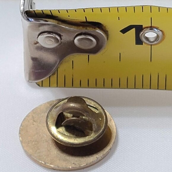 OM Odyssey Of the Mind Pin Round Profile Face Logo Red Background Brass Tone - Picture 5 of 5